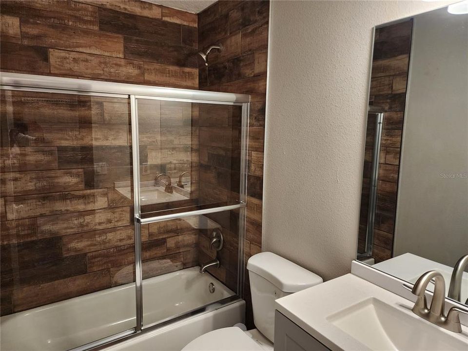 For Sale: $325,000 (2 beds, 1 baths, 988 Square Feet)