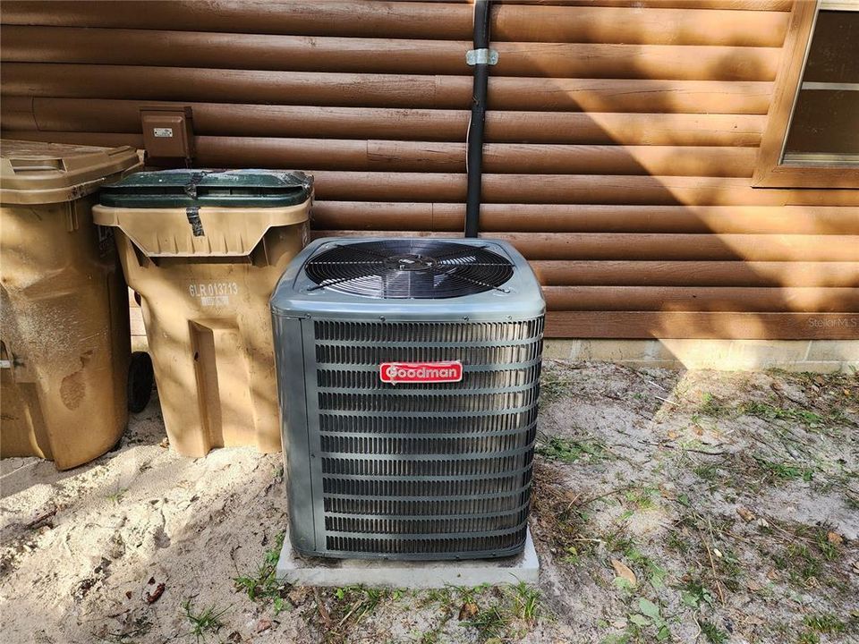 For Sale: $325,000 (2 beds, 1 baths, 988 Square Feet)