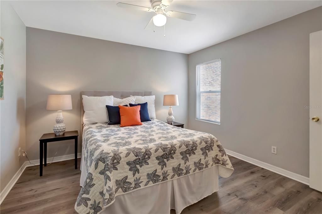 待售: $129,900 (2 贝兹, 1 浴室, 790 平方英尺)