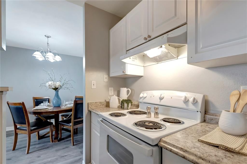 待售: $129,900 (2 贝兹, 1 浴室, 790 平方英尺)