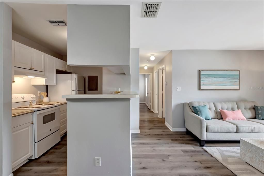 待售: $129,900 (2 贝兹, 1 浴室, 790 平方英尺)