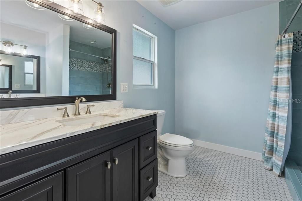 Activo con contrato: $349,000 (3 camas, 2 baños, 1562 Pies cuadrados)