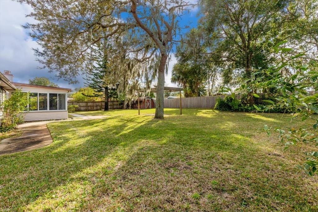 Activo con contrato: $349,000 (3 camas, 2 baños, 1562 Pies cuadrados)