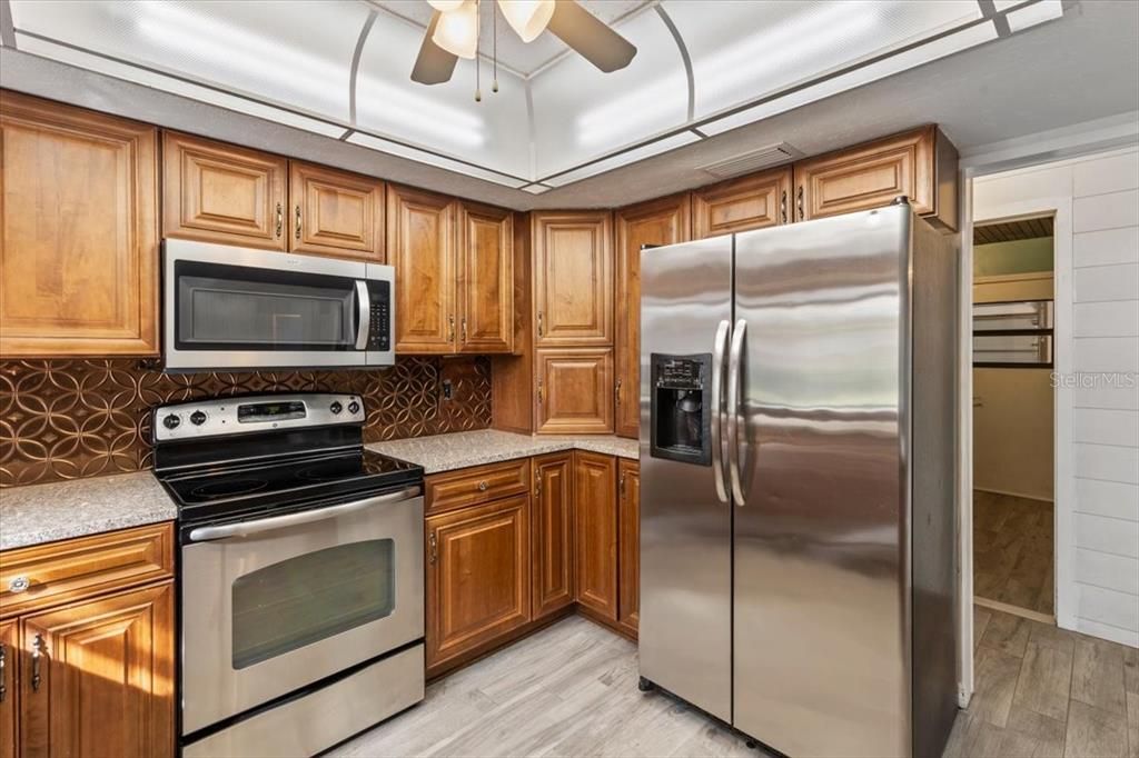 Activo con contrato: $349,000 (3 camas, 2 baños, 1562 Pies cuadrados)