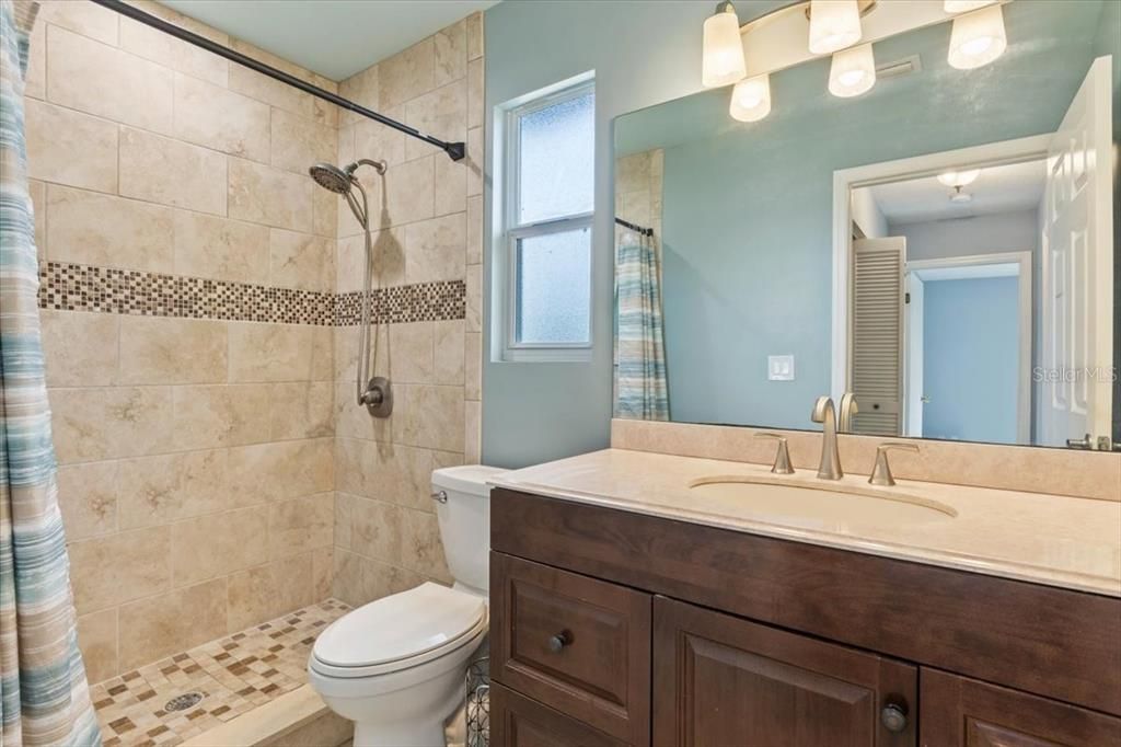 Activo con contrato: $349,000 (3 camas, 2 baños, 1562 Pies cuadrados)