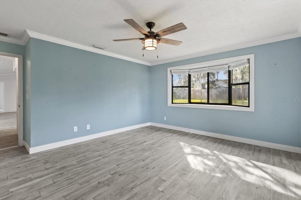 Activo con contrato: $349,000 (3 camas, 2 baños, 1562 Pies cuadrados)