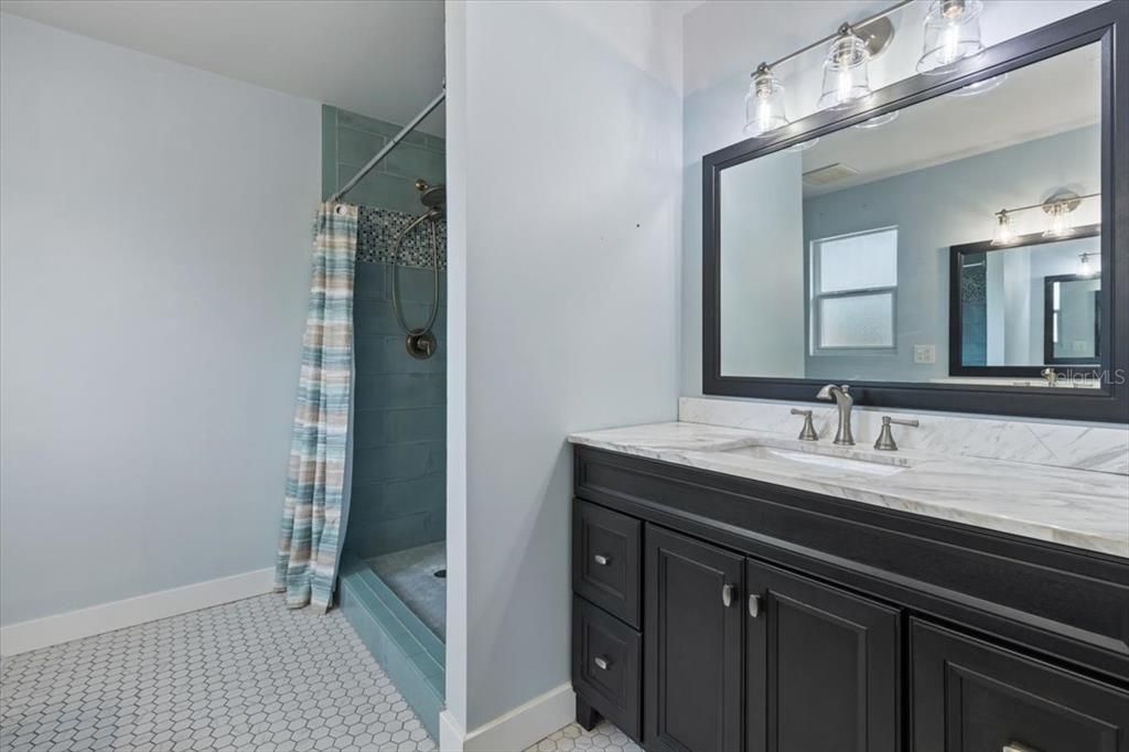 Activo con contrato: $349,000 (3 camas, 2 baños, 1562 Pies cuadrados)