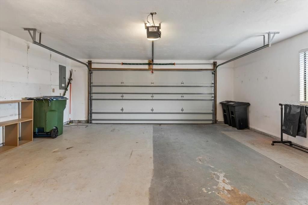 Activo con contrato: $349,000 (3 camas, 2 baños, 1562 Pies cuadrados)