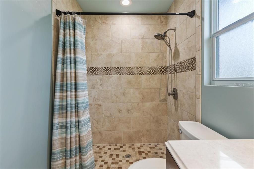 Activo con contrato: $349,000 (3 camas, 2 baños, 1562 Pies cuadrados)