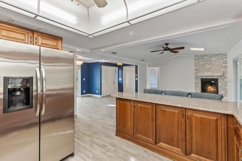 Activo con contrato: $349,000 (3 camas, 2 baños, 1562 Pies cuadrados)