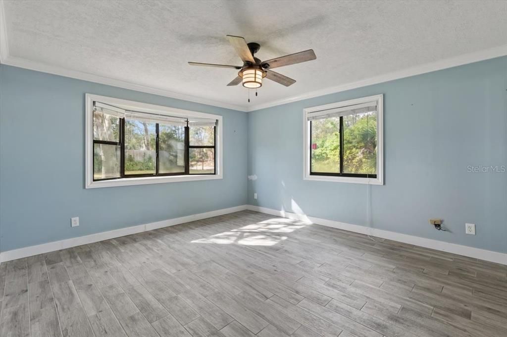 Activo con contrato: $349,000 (3 camas, 2 baños, 1562 Pies cuadrados)