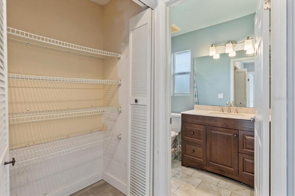 Activo con contrato: $349,000 (3 camas, 2 baños, 1562 Pies cuadrados)