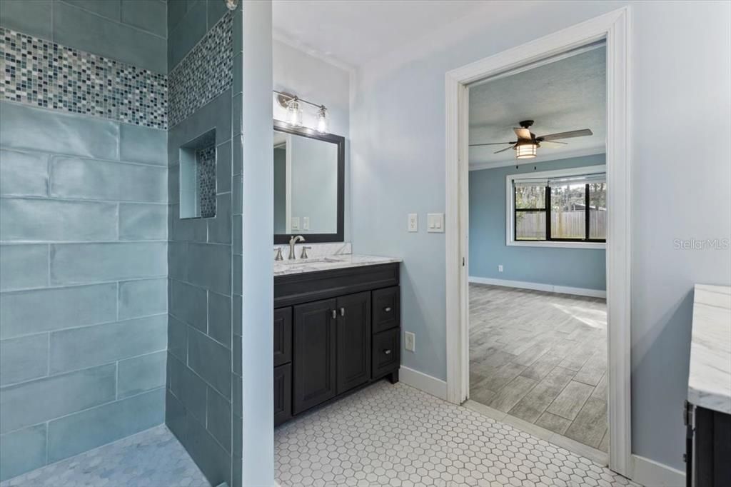 Activo con contrato: $349,000 (3 camas, 2 baños, 1562 Pies cuadrados)