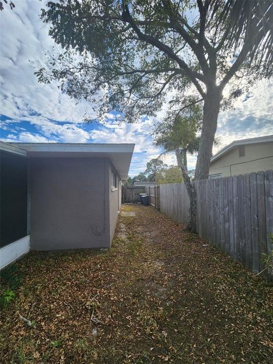 For Rent: $2,200 (3 beds, 2 baths, 1626 Square Feet)