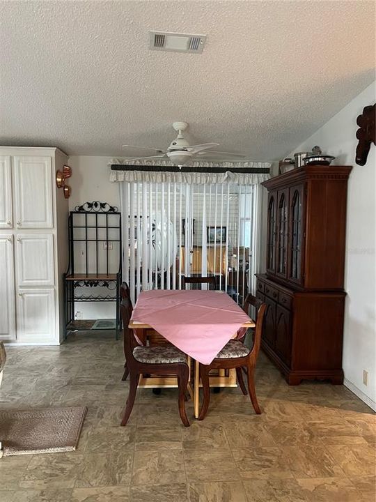 На продажу: $165,000 (2 спален, 2 ванн, 1369 Квадратных фут)