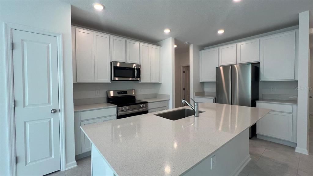 For Rent: $2,200 (3 beds, 2 baths, 1432 Square Feet)