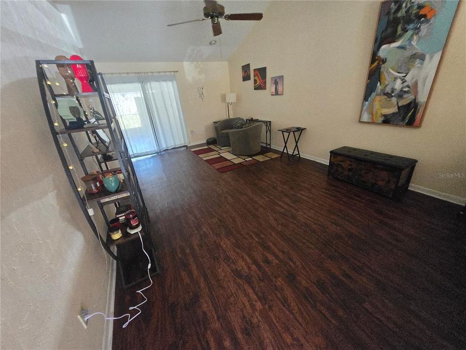 В аренду: $1,475 (2 спален, 2 ванн, 1007 Квадратных фут)