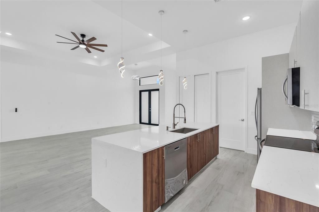 В аренду: $3,200 (4 спален, 2 ванн, 1905 Квадратных фут)