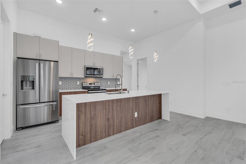 В аренду: $3,200 (4 спален, 2 ванн, 1905 Квадратных фут)