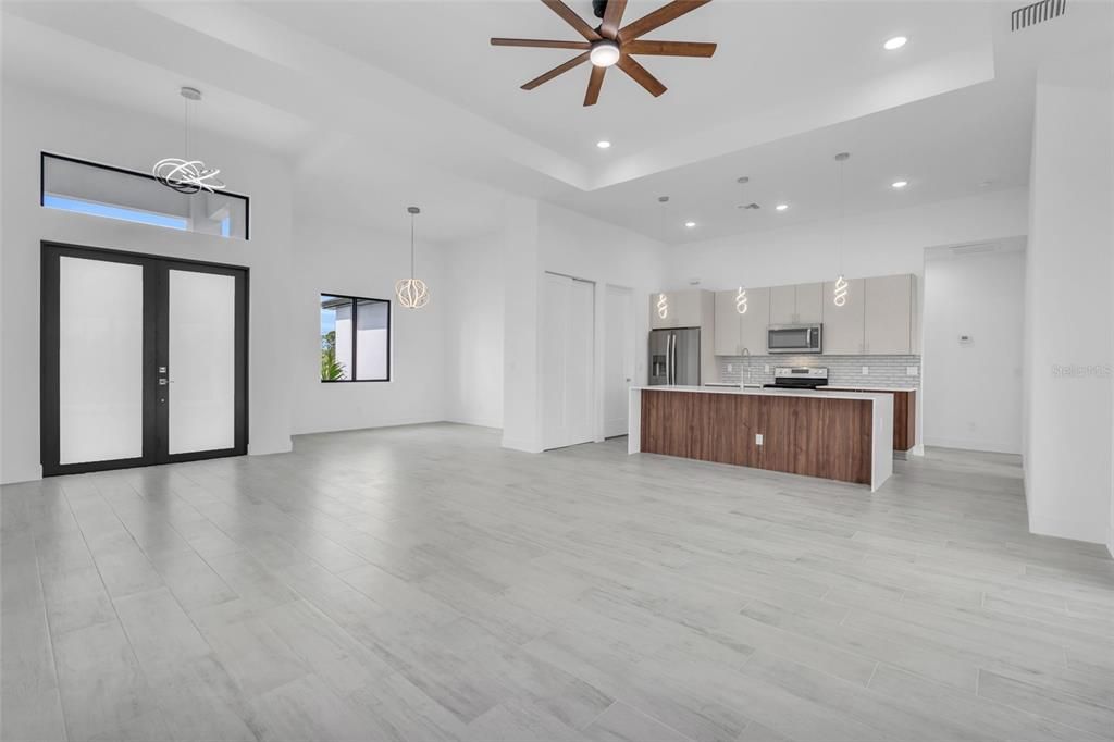 В аренду: $3,200 (4 спален, 2 ванн, 1905 Квадратных фут)