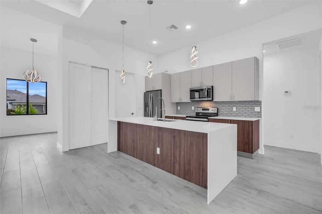 В аренду: $3,200 (4 спален, 2 ванн, 1905 Квадратных фут)