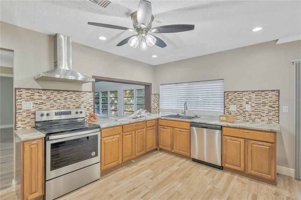 For Sale: $315,000 (3 beds, 2 baths, 1771 Square Feet)