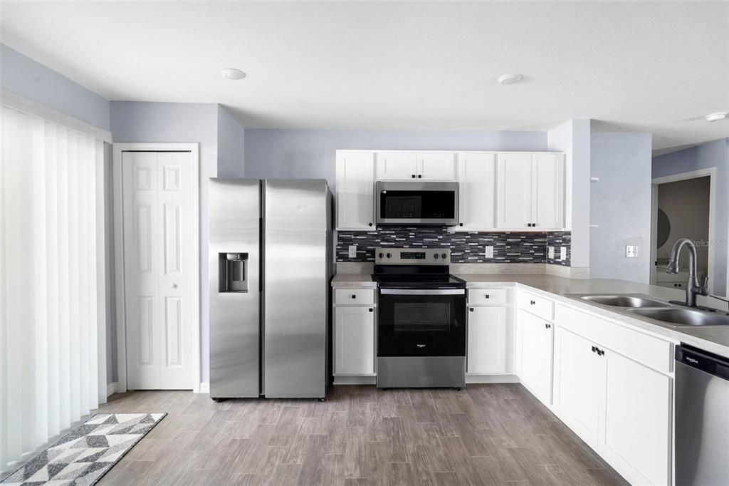 For Sale: $269,000 (2 beds, 2 baths, 1240 Square Feet)