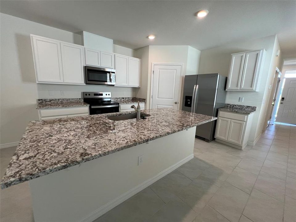 出租: $2,200 (4 贝兹, 2 浴室, 1665 平方英尺)