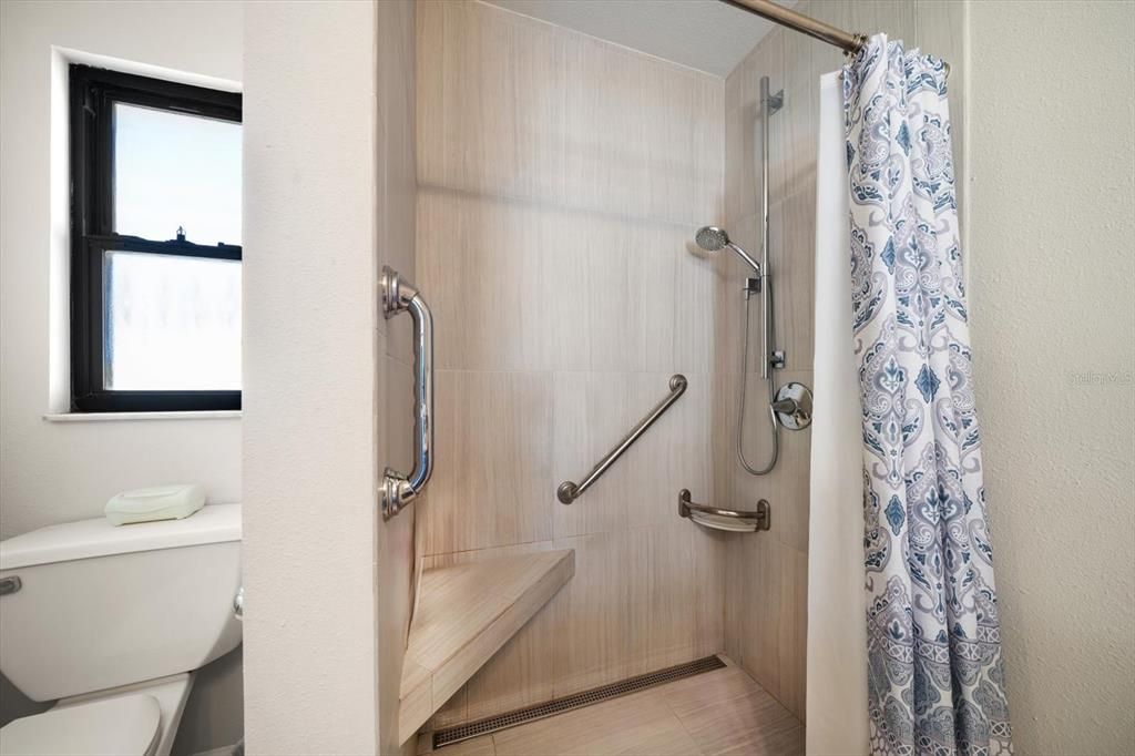 For Sale: $450,000 (3 beds, 2 baths, 1563 Square Feet)