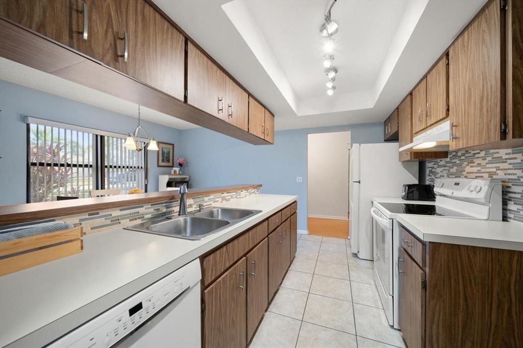 For Sale: $450,000 (3 beds, 2 baths, 1563 Square Feet)