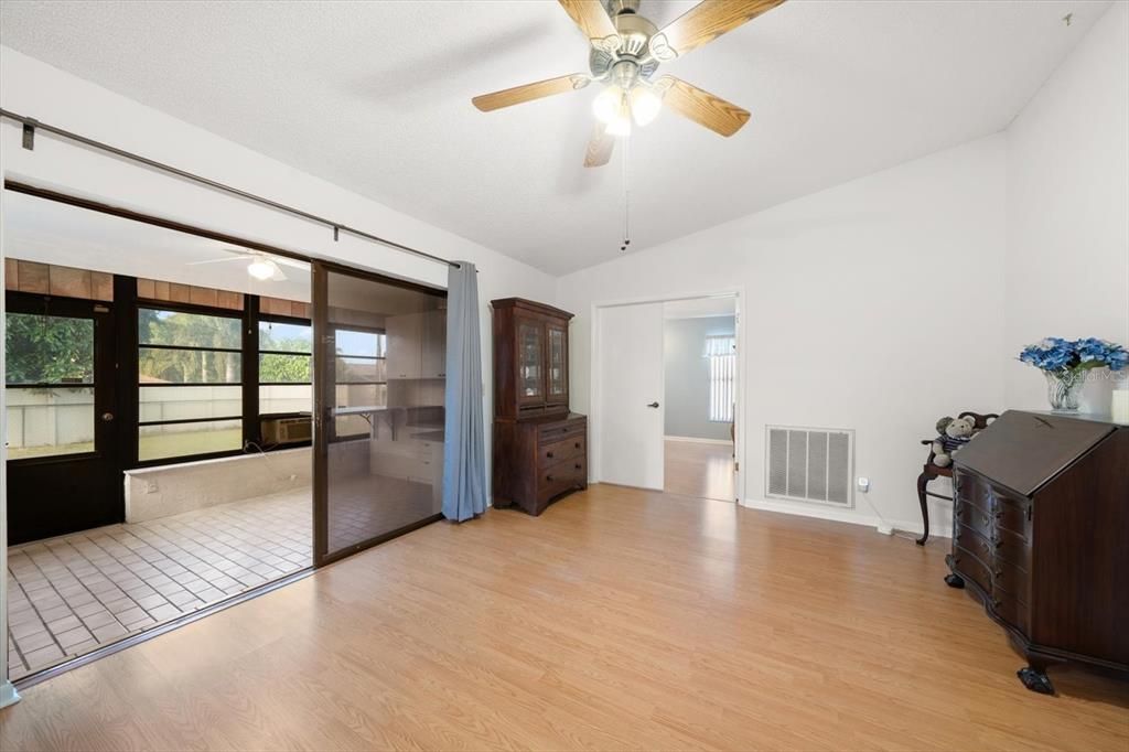 For Sale: $450,000 (3 beds, 2 baths, 1563 Square Feet)