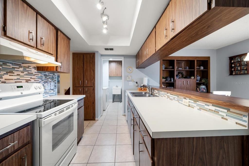 For Sale: $450,000 (3 beds, 2 baths, 1563 Square Feet)