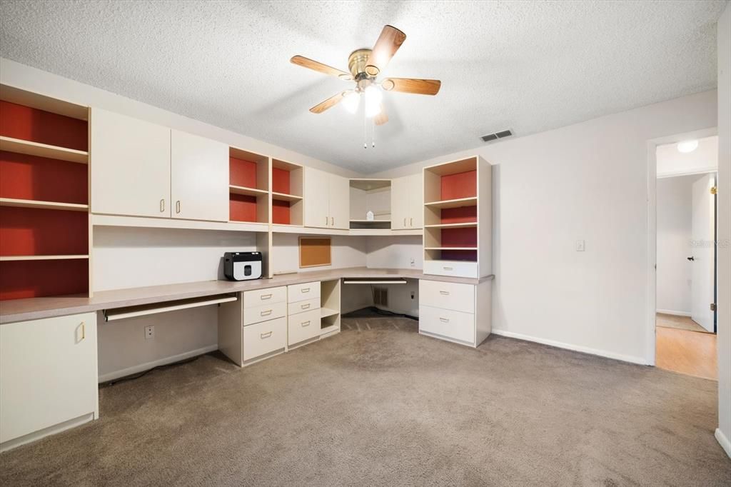 For Sale: $450,000 (3 beds, 2 baths, 1563 Square Feet)