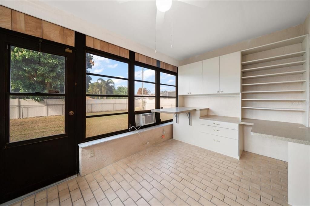 For Sale: $450,000 (3 beds, 2 baths, 1563 Square Feet)