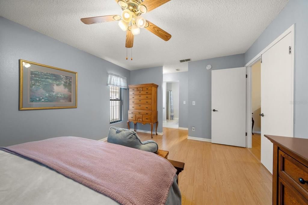 For Sale: $450,000 (3 beds, 2 baths, 1563 Square Feet)