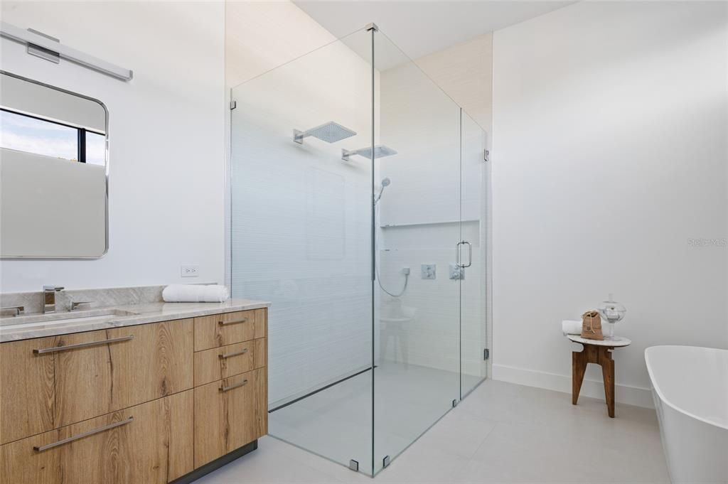 En Venta: $6,499,000 (5 camas, 6 baños, 4807 Pies cuadrados)