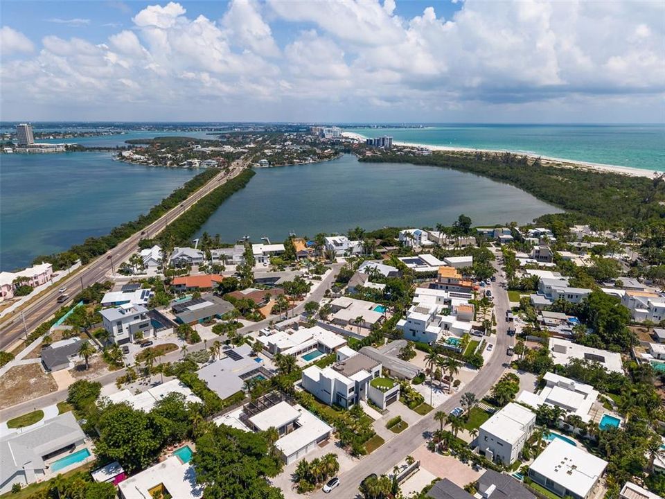 На продажу: $5,695,000 (5 спален, 6 ванн, 4807 Квадратных фут)