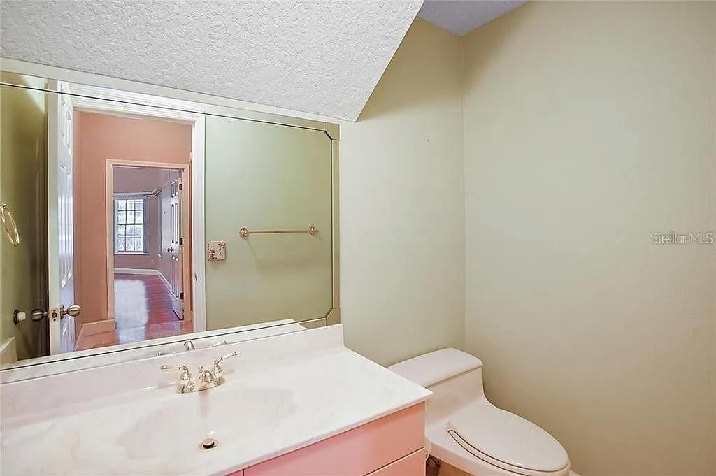 For Sale: $1,499,999 (5 beds, 4 baths, 6111 Square Feet)