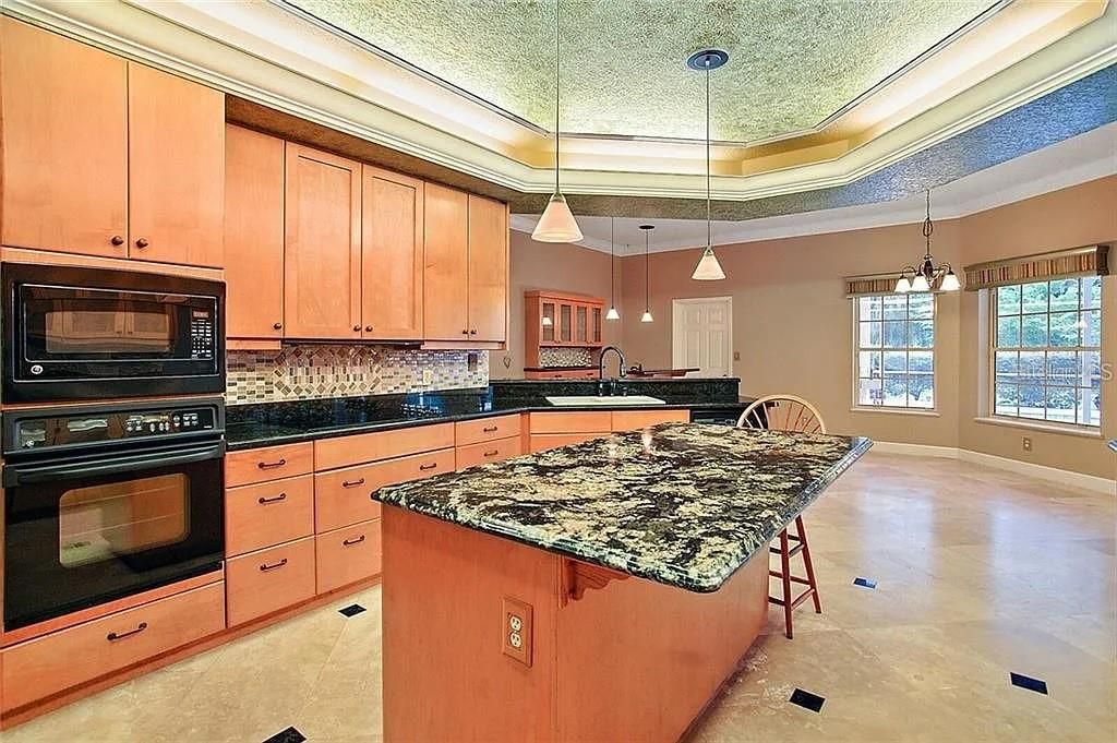 For Sale: $1,499,999 (5 beds, 4 baths, 6111 Square Feet)