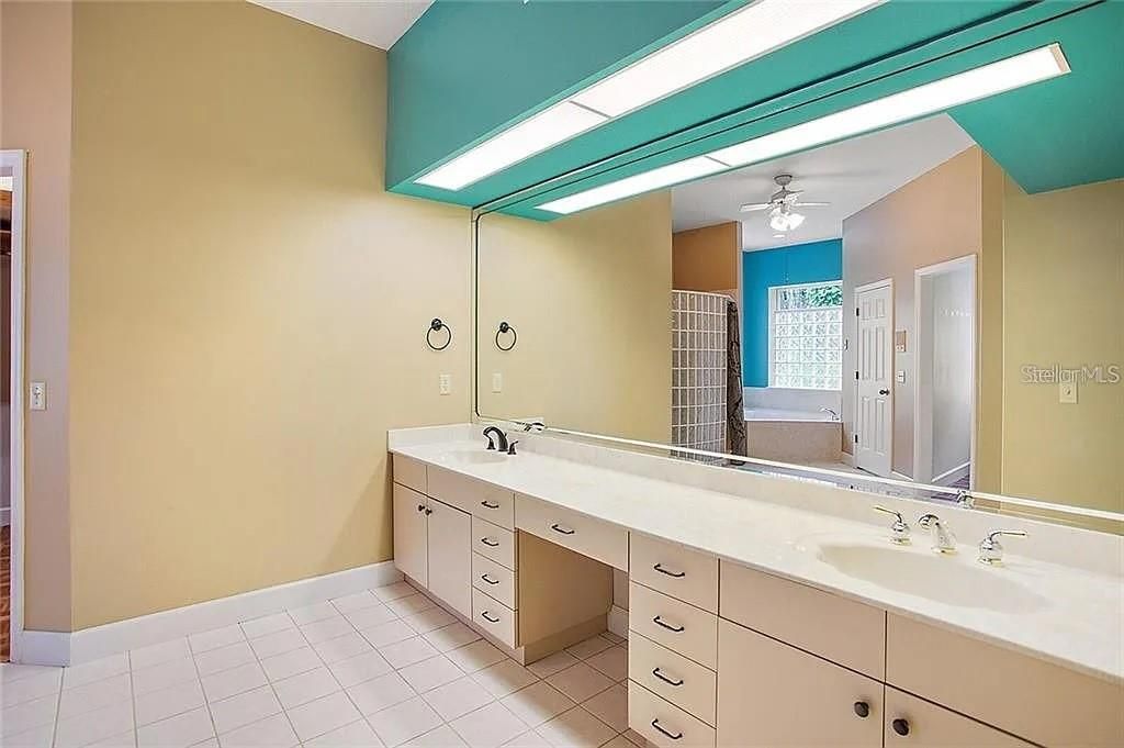 For Sale: $1,499,999 (5 beds, 4 baths, 6111 Square Feet)