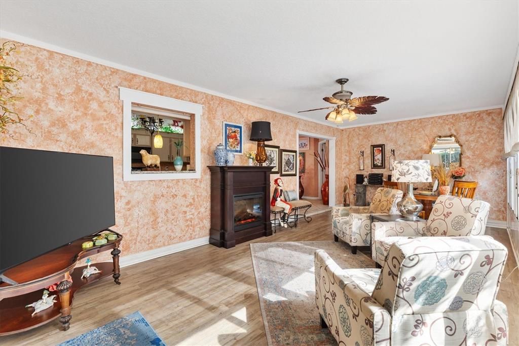 For Sale: $269,900 (2 beds, 2 baths, 1688 Square Feet)