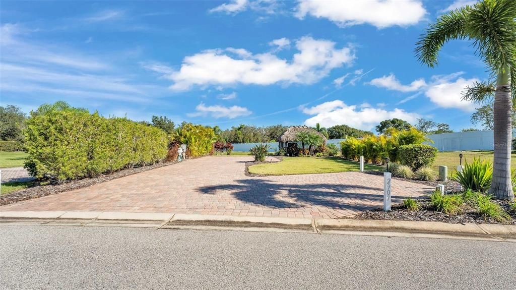 На продажу: $199,900 (0.10 acres)