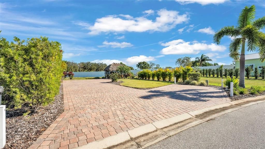 На продажу: $199,900 (0.10 acres)