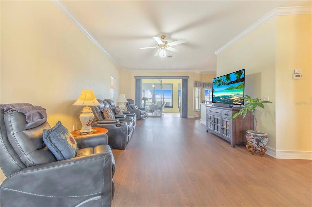 En Venta: $405,000 (3 camas, 2 baños, 2027 Pies cuadrados)