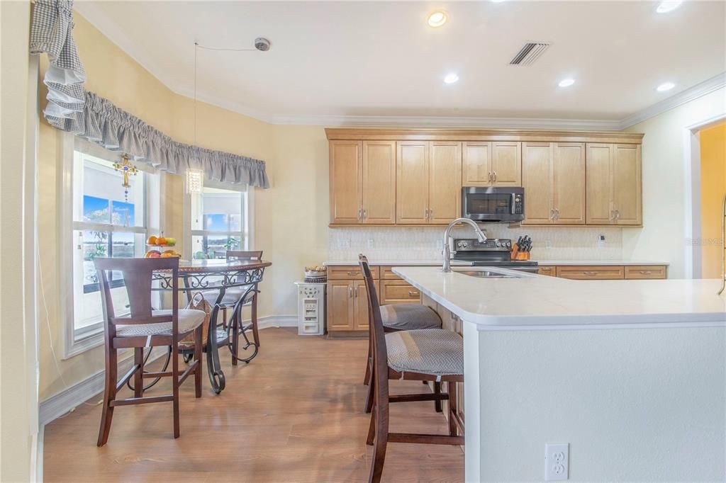 En Venta: $405,000 (3 camas, 2 baños, 2027 Pies cuadrados)