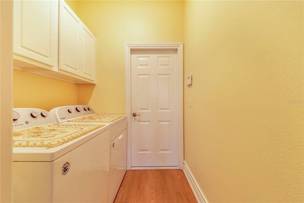 En Venta: $405,000 (3 camas, 2 baños, 2027 Pies cuadrados)