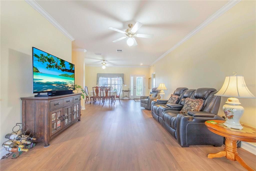 En Venta: $405,000 (3 camas, 2 baños, 2027 Pies cuadrados)