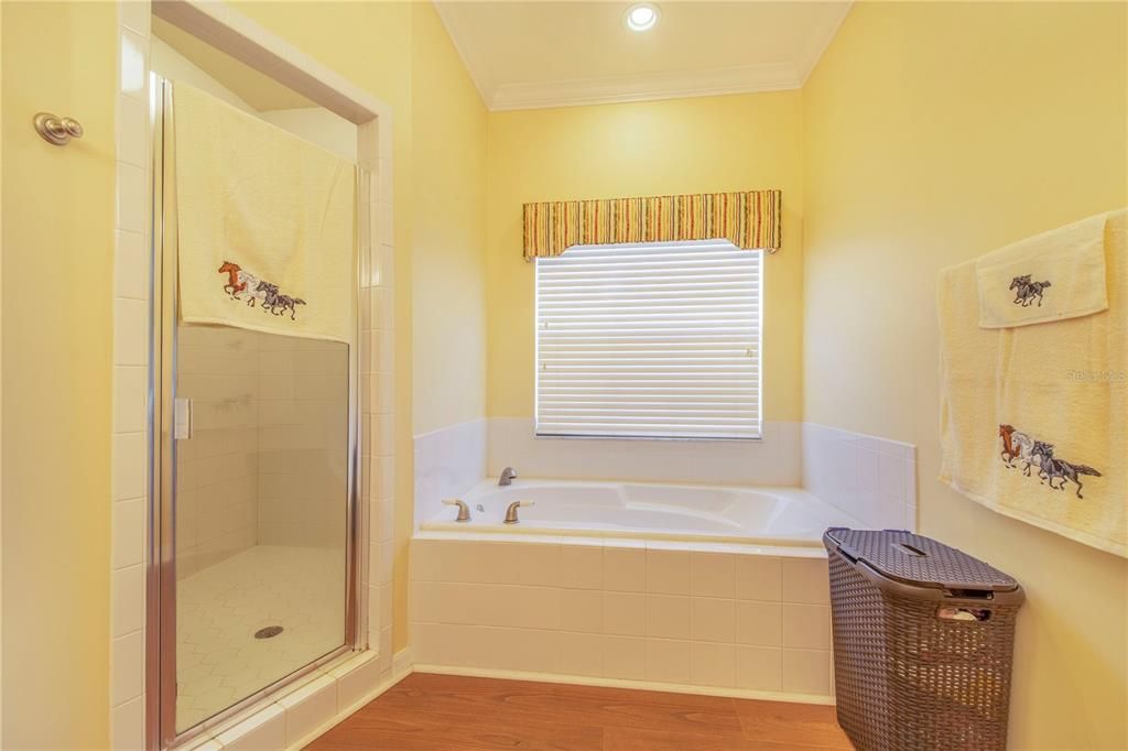 En Venta: $405,000 (3 camas, 2 baños, 2027 Pies cuadrados)