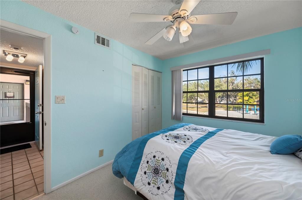 На продажу: $139,900 (2 спален, 2 ванн, 838 Квадратных фут)