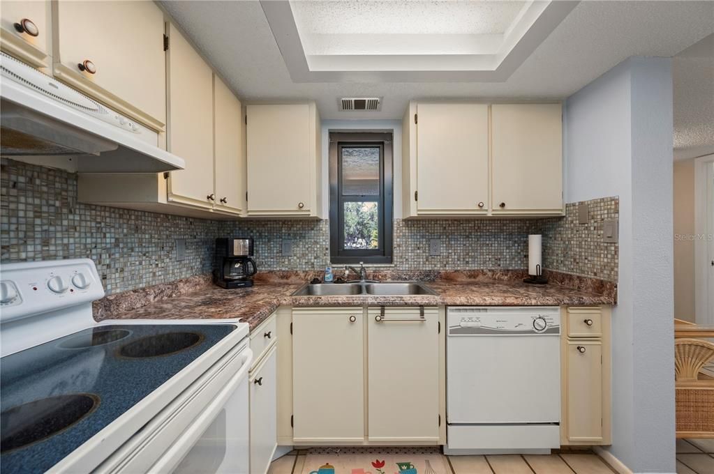 На продажу: $139,900 (2 спален, 2 ванн, 838 Квадратных фут)